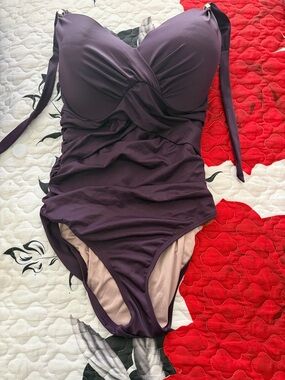 Victoria’s swimsuit one piece 36DD